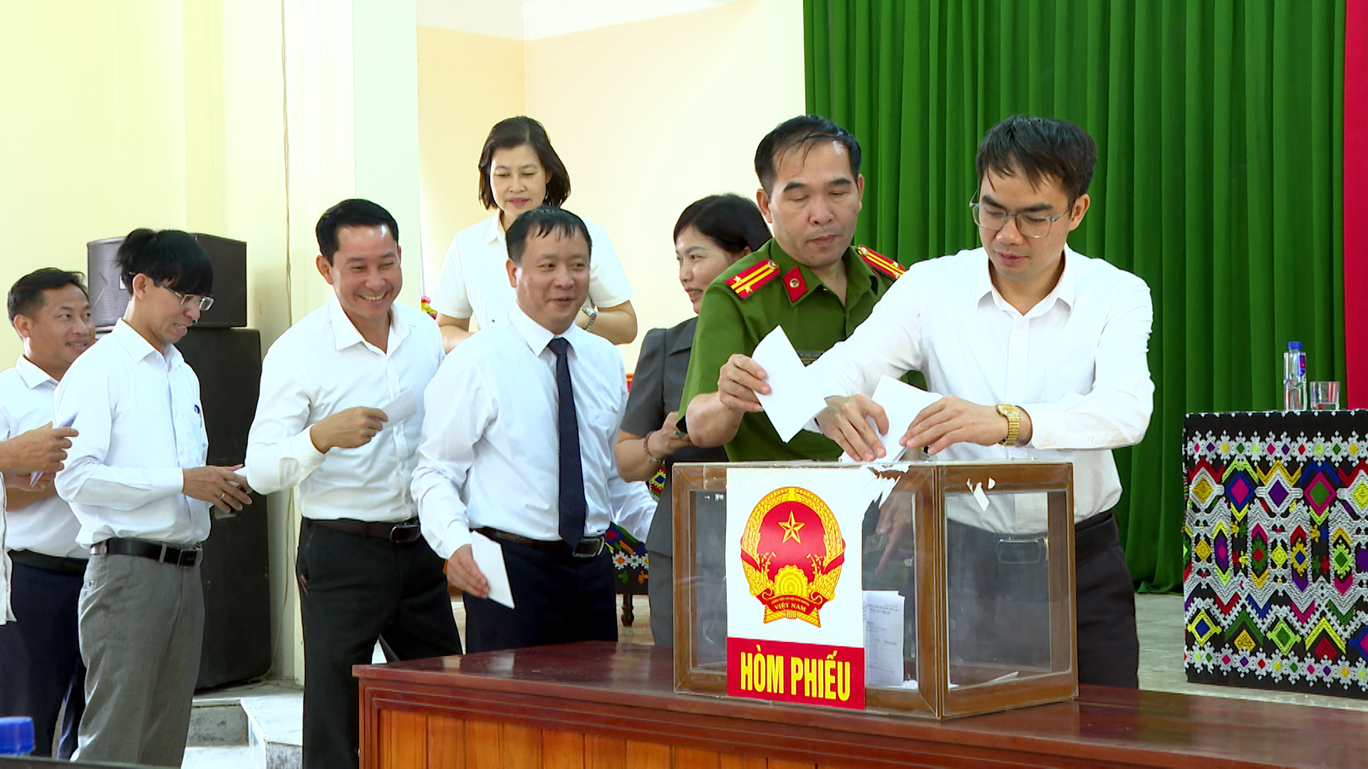 Anh-tin-bai